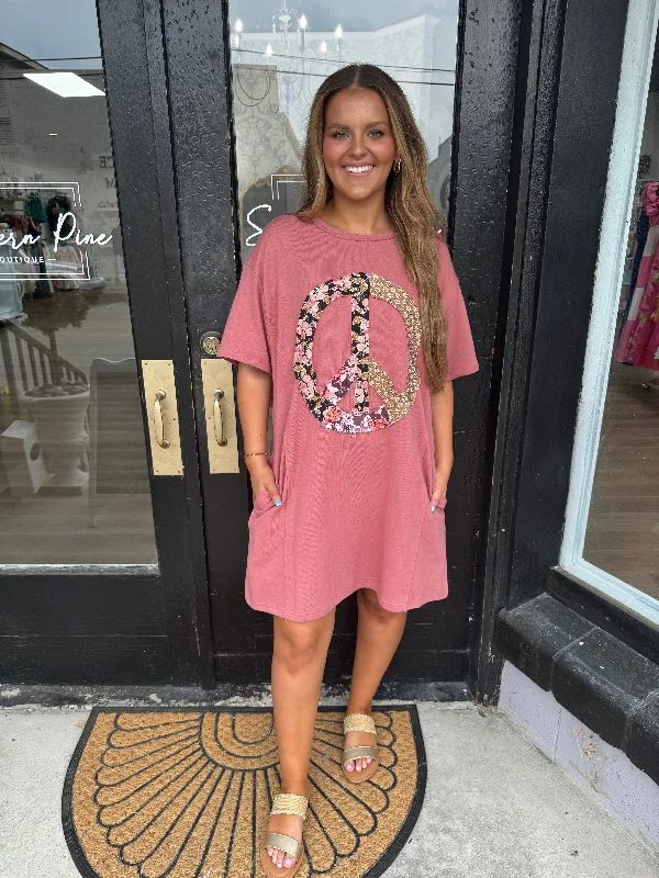 Peace sign applique t-shirt dress